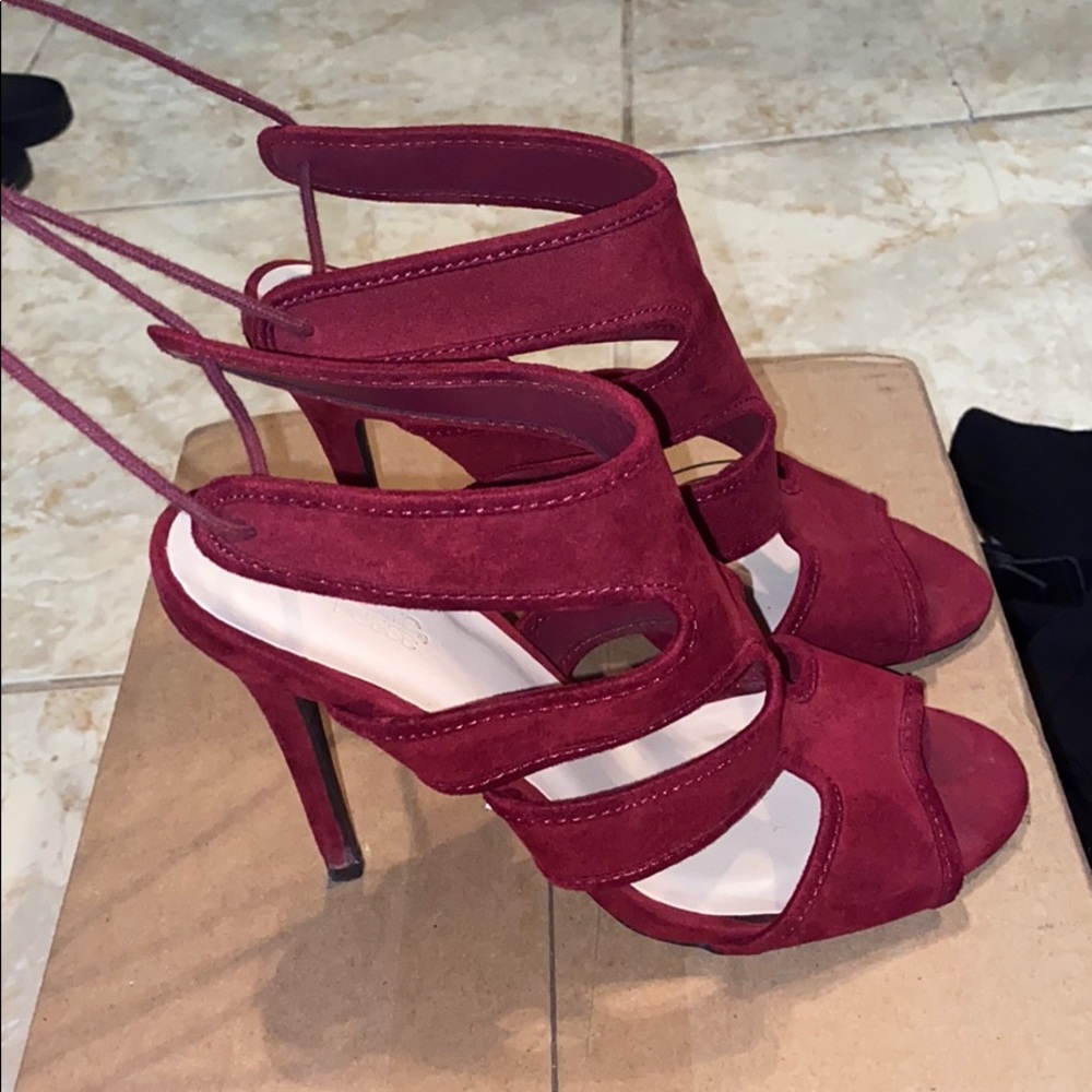 Red Heels - Picture 4 of 4
